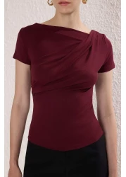 Trendyol Collection بلوزة محبوكة برباط/ثنية باللون العنابي TWOSS25BZ00278