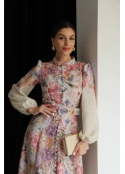 Julidress فستان من الكتان بتصميم مميز بطول متوسط ​​الطول وياقة واقفة وأزرار باللون البيج مع حزام