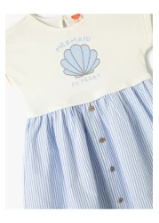 Koton فستان مخطط بأكمام قصيرة ورقبة دائرية وأزرار من القطن