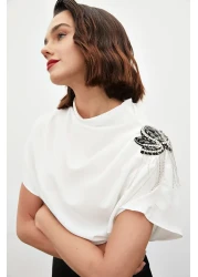 Sateen بلوزة فضفاضة بكتف واحد مع إكسسوار - ECRU