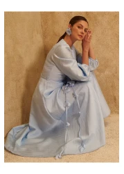 Kayra فستان من التفتا مزين بالزهور باللون الأزرق