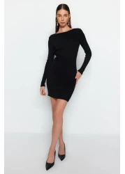  Collection فستان أسود قصير مزين باللؤلؤ من الخلف - TWOAW24EL00089