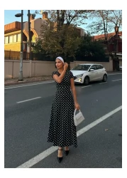 leyla sanat sanata yeni bir bakış açısı ليلى آرت منظور جديد للفن، فستان نسائي قصير الأكمام بياقة دائرية ومنقط، فستان طويل من الكريب المحبوك