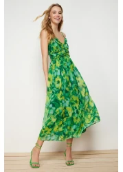  Collection فستان طويل من الشيفون المنسوج بطبعة زهور خضراء على شكل حرف A ومزين بتفاصيل مكشكشة TWOSS23EL02013