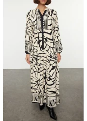  Modest فستان منسوج من الفيسكوز بطباعة هندسية باللون البيج TCTSS24EB00221