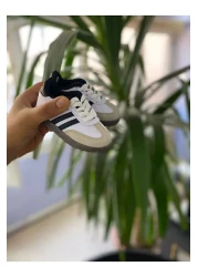 STARYOU STORE White-Black Striped Unisex Children's Sports Shoes - Flat Sole and Laces