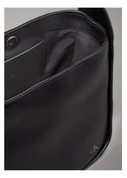 Calvin Klein حقيبة كروس نسائية باللون الأسود K60K612249BEH