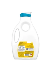 سائل أومو للغسيل، مع لمسة من كومفورت، ١٠٠٪ إزالة للبقع في غسلة واحدة*، ٢ لتر