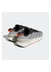 adidas حذاء رياضي رجالي باللون الرمادي من Avryn Hp5969