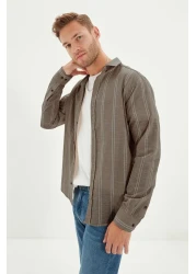  Collection قميص بيج بقصة ضيقة وياقة بأزرار وقصة رفيعة TMNSS20GO0092