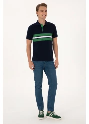 U.S. Polo Assn. تي شيرت رجالي ذو قصة عادية وياقة بولو باللون الأزرق الداكن 50306808-vr033