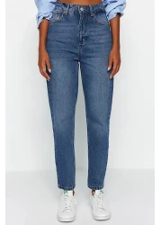  Collection جينز أمي عالي الخصر باللون الأزرق الداكن TWOAW24JE00076