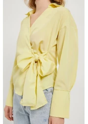 Arma Life بلوزة نسائية صفراء ضيقة بياقة مزدوجة ورباط جانبي