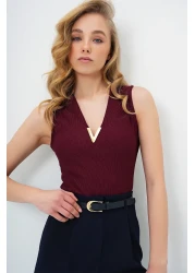 Trend Alaçatı Stili Women's Burgundy Deep V Neck Metal Accessory Sleeveless Ottoban Blouse Alc-X13784