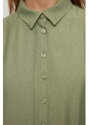  Modest قميص منسوج بأزرار جانبية باللون الأخضر، فستان ذو مظهر كتان TCTSS22EB0025