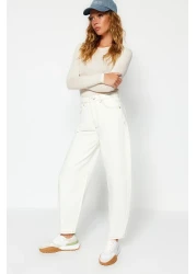  Collection جينز أبيض فضفاض بخصر عالٍ TWOSS23JE00295