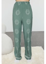  Collection طقم بيجامة منسوجة من الفسكوز بنمط الشمس الخضراء THMAW25PT00034