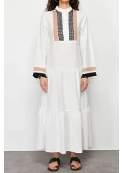  Modest فستان منسوج بتطريز إكرو وتفاصيل شرابة TCTSS24EB00134