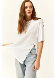 Olalook تيشيرت نسائي من القطن باللون الأبيض مع أزرار ذهبية على الجوانب TSH-19000762