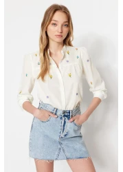  Collection قميص منسوج مطرز بالزهور باللون البيج TWOSS23GO00152