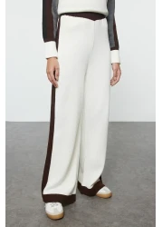  Modest Stand Collar White Knitwear Set - Tctaw25Us00030