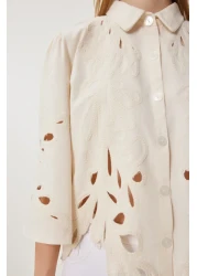 Happiness İstanbul Women's Cream Openwork Lace Embroidered Crop Poplin Shirt Qs00010