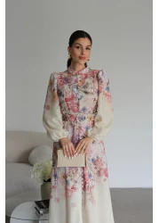 Julidress فستان من الكتان بتصميم مميز بطول متوسط ​​الطول وياقة واقفة وأزرار باللون البيج مع حزام