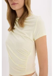 Defacto تي شيرت ناعم الملمس بقصة ضيقة ورقبة قارب وأكمام قصيرة E7016ax25sp