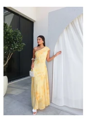 ESRAHELVACI فستان بنمط الباتيك بكتف واحد