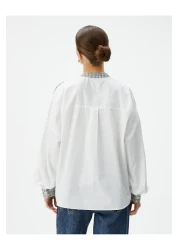 Koton قميص بوبلين بأكمام طويلة وياقة واقفة وتفاصيل من التويد وأزرار