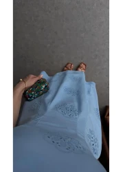 HAZELANNA فستان أزرق بتفاصيل على شكل حرف V