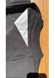 JESSE STORY تي شيرت بتصميم خاص للرجال والنساء للجنسين مع إكسسوارات "mıu".