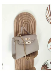 ikosga Shoulder and Arm Bag Cream Stylish and Classic Thick Chain Width: 20 cm Length: 14 cm