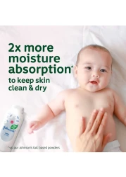 بودرة جونسون بيبي للرّضيع، بتركيبة نشا الذرة، ٩٩٪ بودرة نباتية المصدر، تمتص الرطوبة وتحمي البشرة، برائحة جونسون بيبي الكلاسيكية، تم اختبارها من أطباء الجلد، ٢٠٠غ
