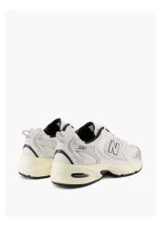 New Balance حذاء رياضي للرجال من نيو بالانس مزود بأجزاء معدنية مع رباط للإغلاق - 530