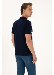 U.S. Polo Assn. تي شيرت رجالي ذو قصة عادية وياقة بولو باللون الأزرق الداكن 50306808-vr033