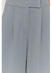 Trendyol Collection بنطال محبوك ذو ثنيات باللون الرمادي بخصر عالٍ وإغلاق فيلكرو - مقاس واسع TWOAW24PL00177