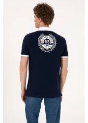 U.S. Polo Assn. تي شيرت رجالي ذو قصة عادية وياقة بولو باللون الأزرق الداكن 50299761-vr033