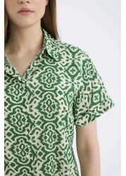 Defacto قميص بأكمام قصيرة منقوش بقصة عادية C9621AX25SP