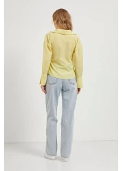 Arma Life بلوزة نسائية صفراء ضيقة بياقة مزدوجة ورباط جانبي