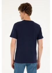 U.S. Polo Assn. تي شيرت رجالي ذو قصة عادية وياقة دائرية باللون الأزرق الداكن 50294290 -vr033