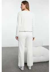  Collection طقم بيجامة من القطن الأبيض مع دانتيل وشريط/فيونكة محبوكة THMAW25PT00206