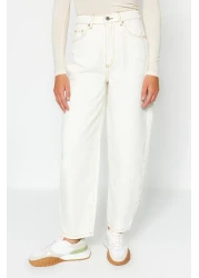  Collection جينز أبيض فضفاض بخصر عالٍ TWOSS23JE00295