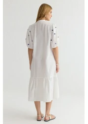  Collection فستان قميص منسوج متوسط الطول مطرز بالزهور من إكرو TWOSS25EL00039