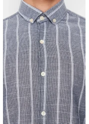  Collection قميص أزرق داكن مخطط بقصة ضيقة - ياقة بأزرار TMNSS22GO0028