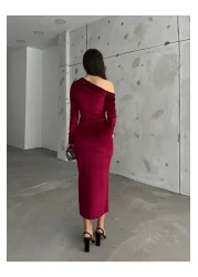 Butik Beyza فستان مخملي مكشوف الكتفين