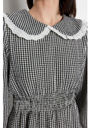  Modest فستان منسوج من القماش المزخرف باللون الأسود مع طوق وخصر وتفاصيل Gipe TCTSS23EB00282