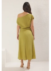  Collection Oil Green A-Line Boat Neck Midi Woven Dress Twoss25El00726