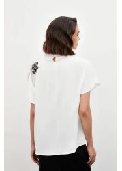 Sateen بلوزة فضفاضة بكتف واحد مع إكسسوار - ECRU