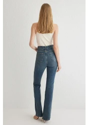  Collection جينز أزرق داكن عالي الخصر متوهج TWOSS25JE00101